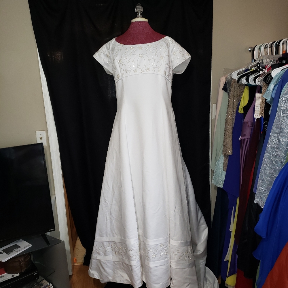 Oleg Cassini Wedding dress   sz 22